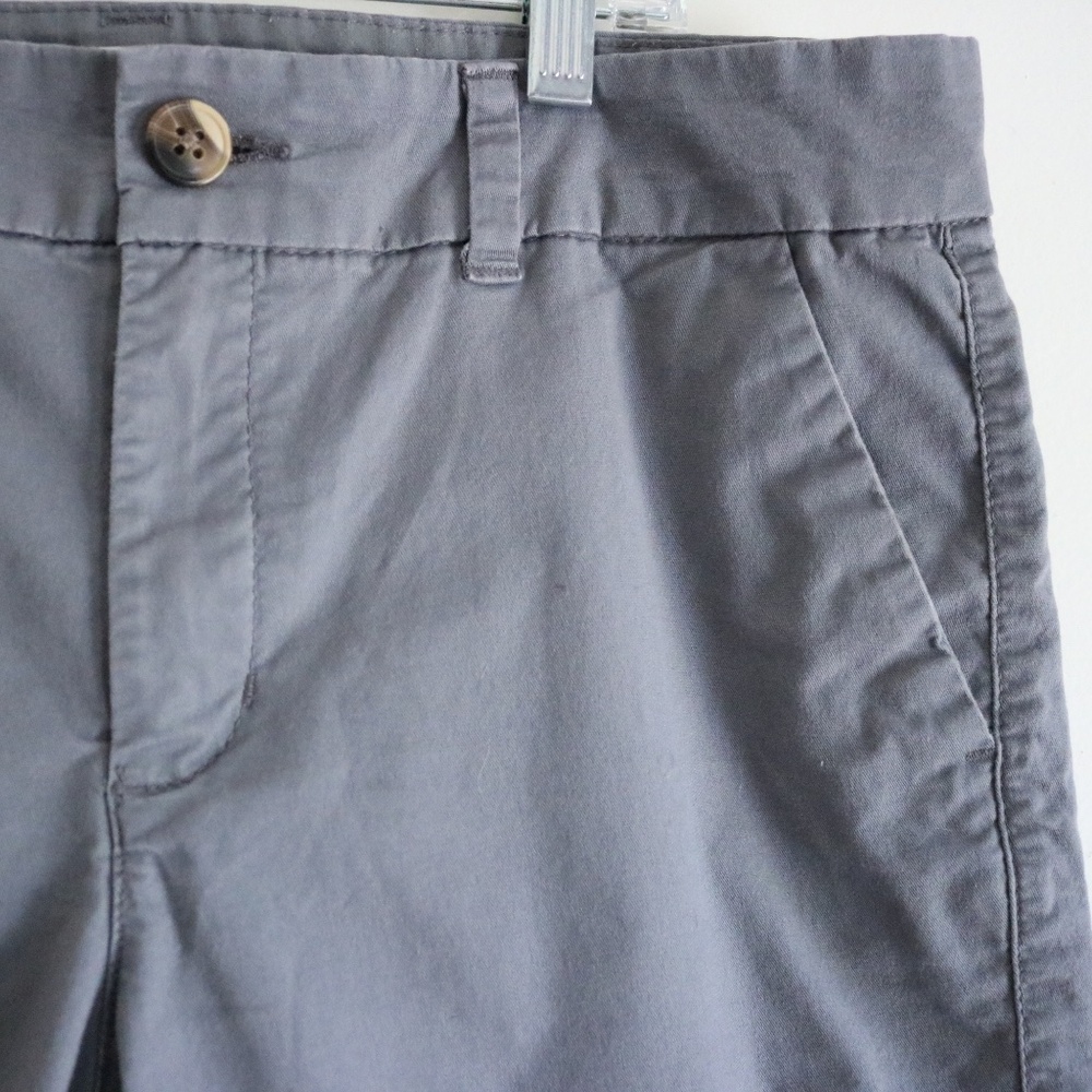 Old Navy Grey Mid-Rise Chino Everyday Shorts - Picture 3 of 6